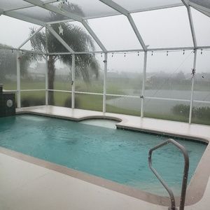 Meet your Posher, Lorraine